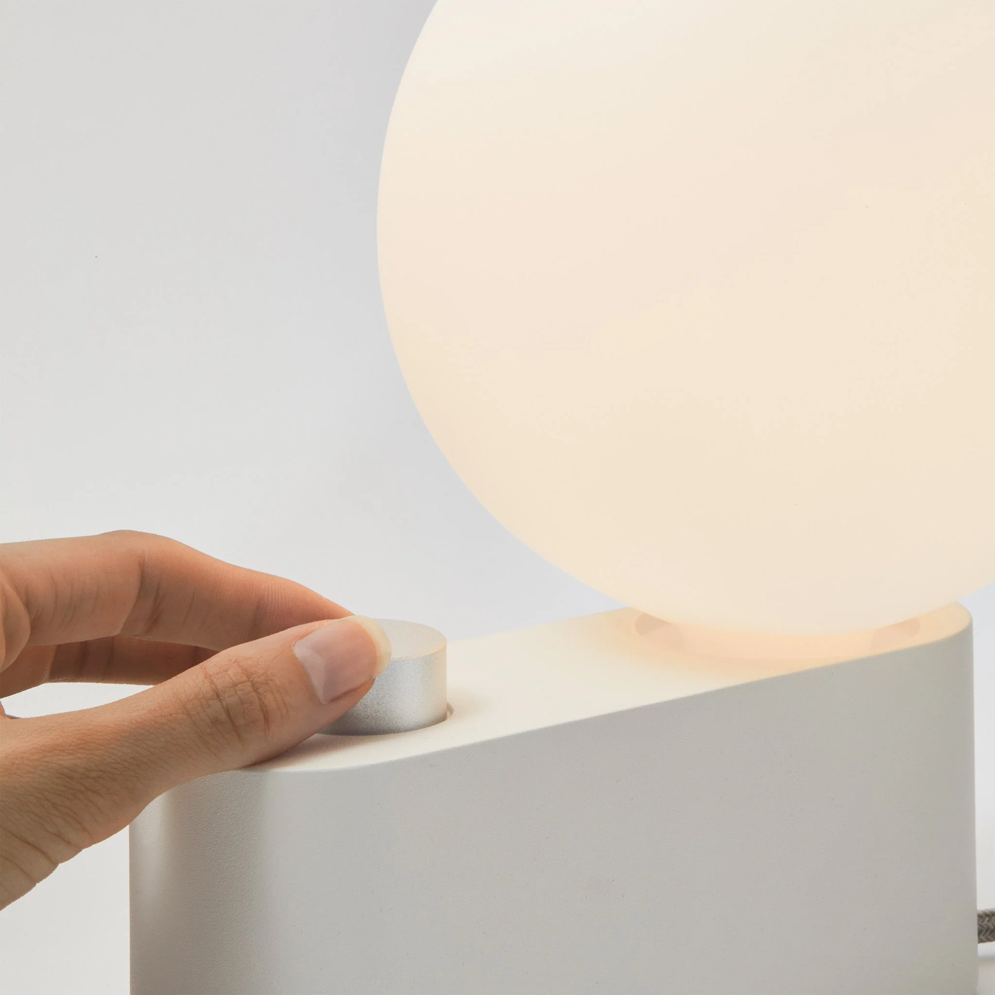 Alumina Lamp in Chalk - Image 6
