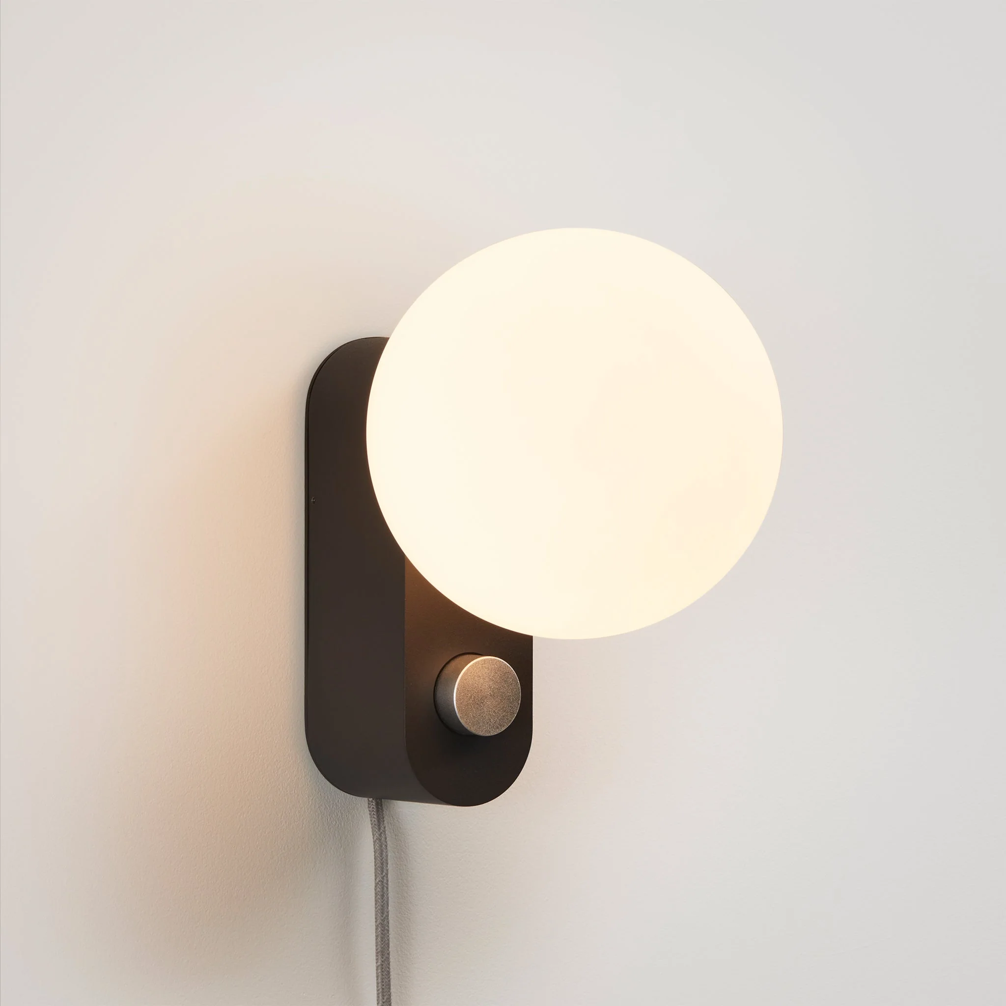 Alumina Lamp in Charcoal - Image 6