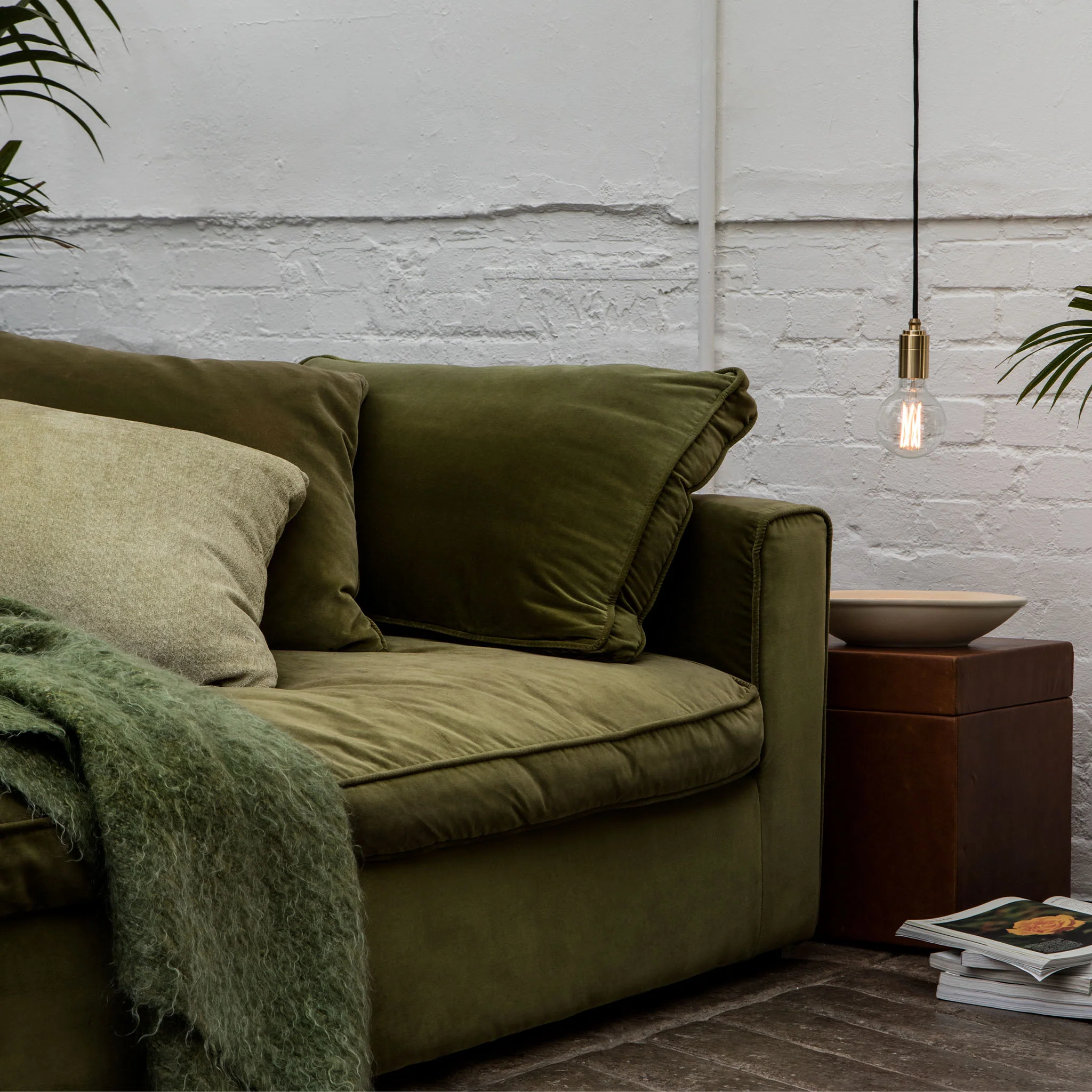Elva E27 Non-Tinted LED Bulb - Image 2