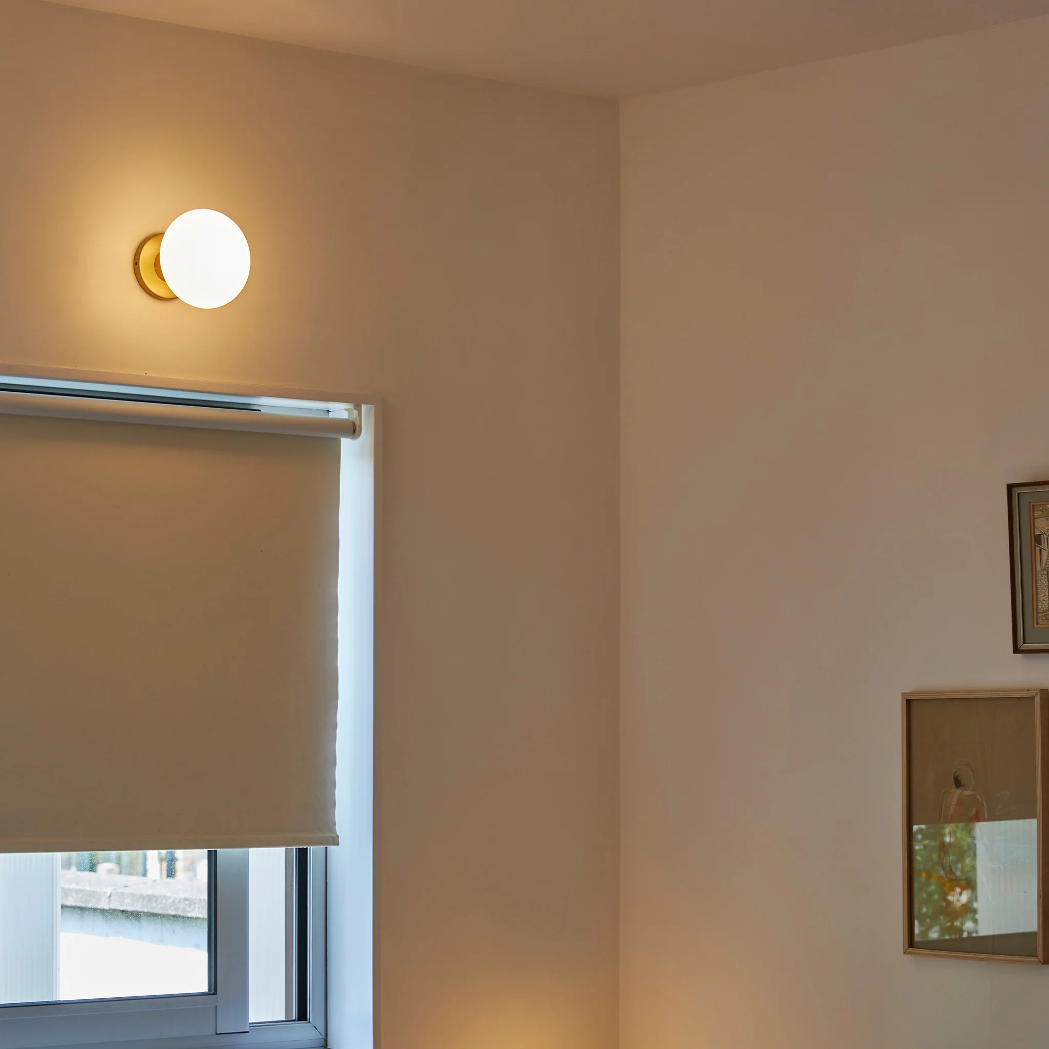 Lochan Wall Light in Graphite + Oval - Image 4