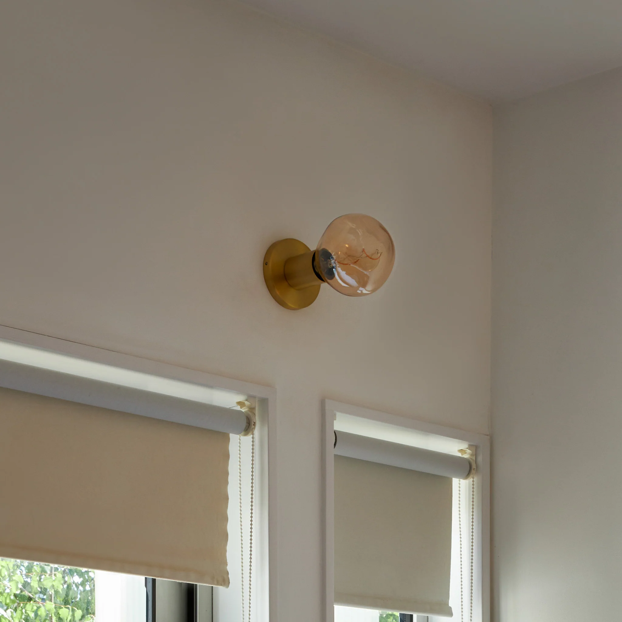 Lochan Wall Light in Graphite + Voronoi I - Image 3
