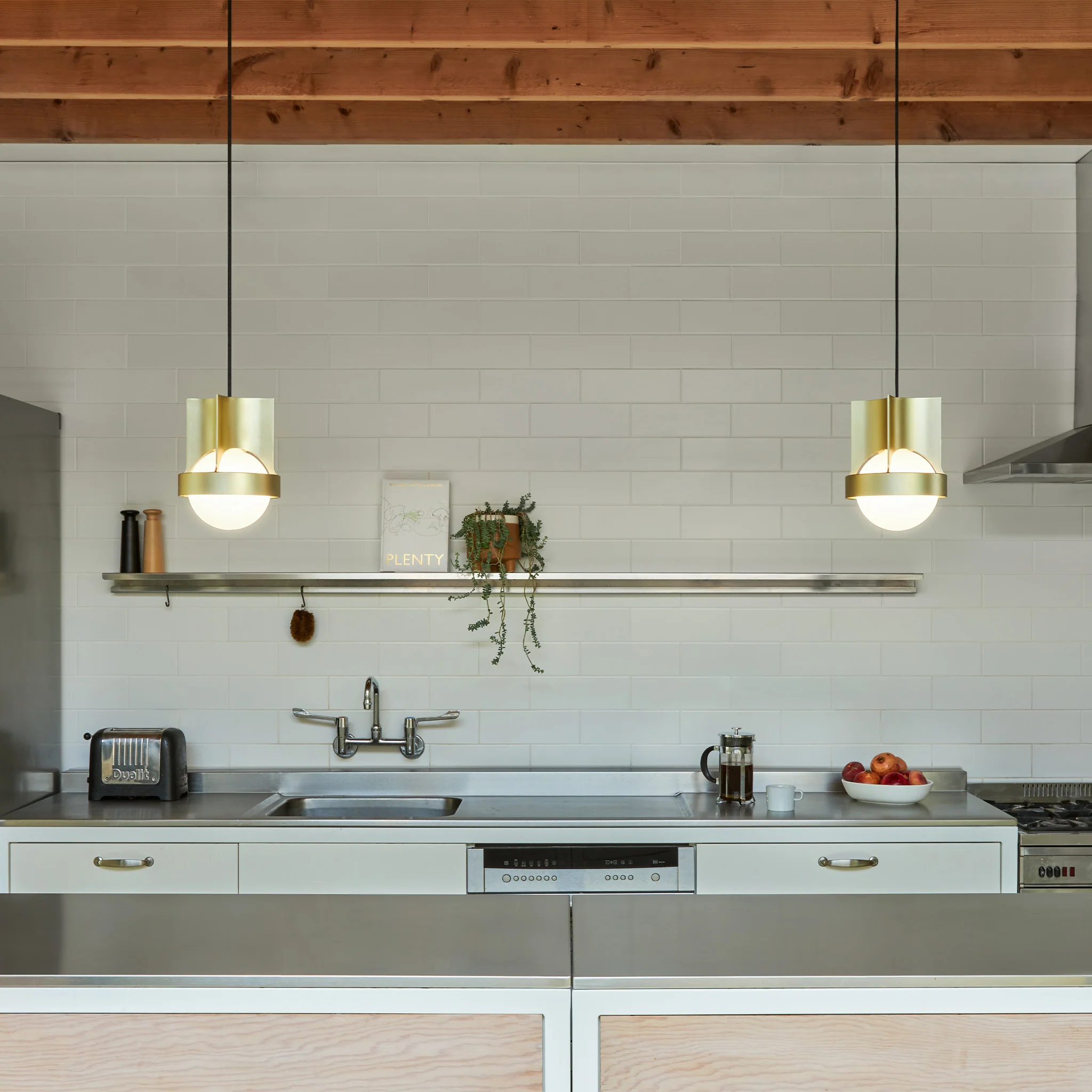 Loop Single Pendant in Gold + Sphere IV - Image 4