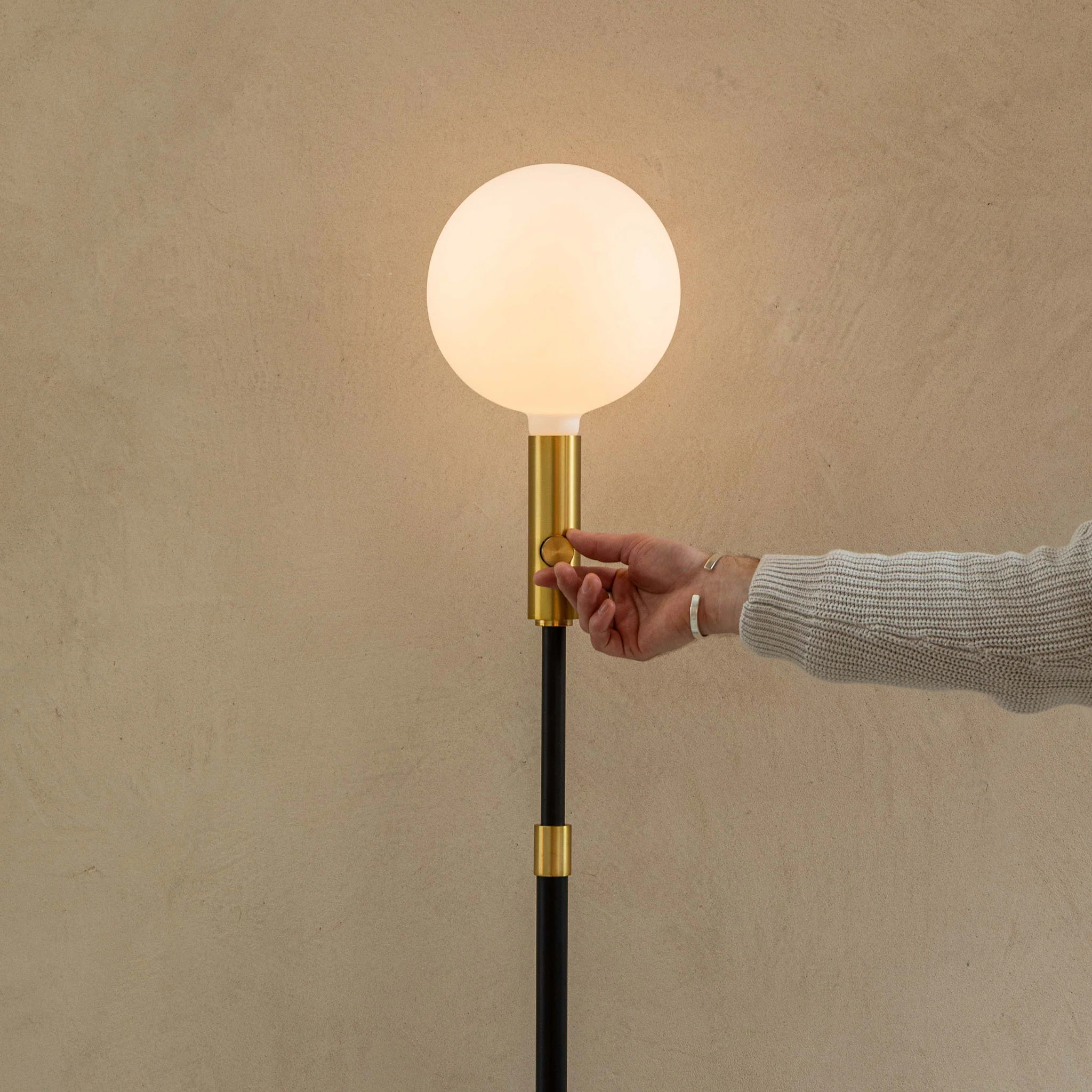 Poise Adjustable Floor Lamp in Brass + Sphere V - Image 3